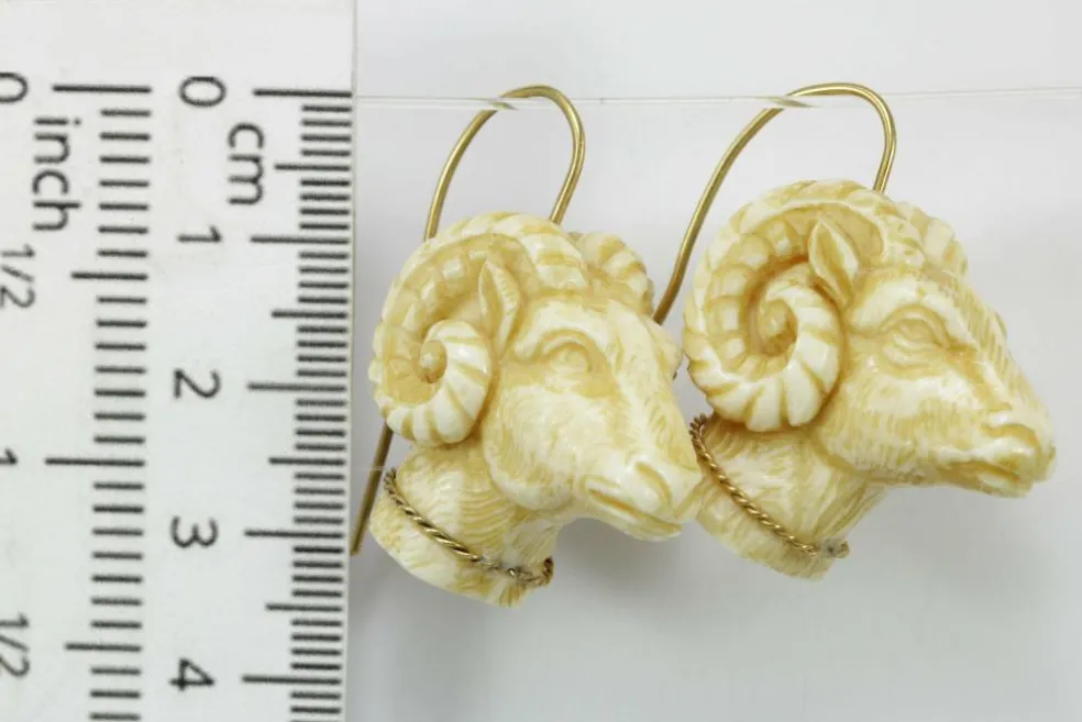Boucles d'oreilles antiques ivoire sculpté