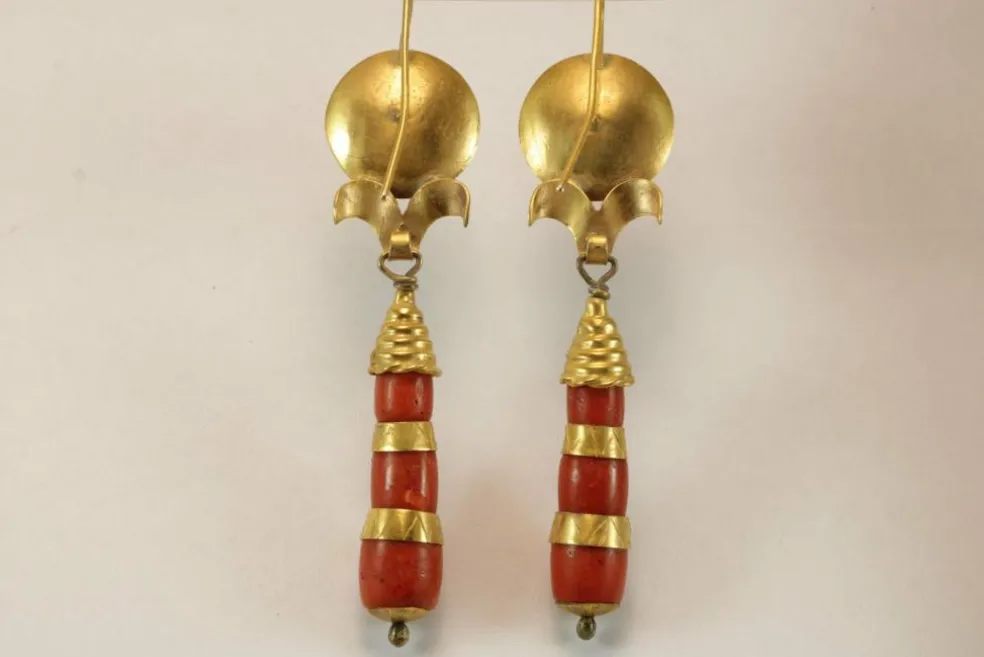 Boucles d'oreilles antiques en or corail