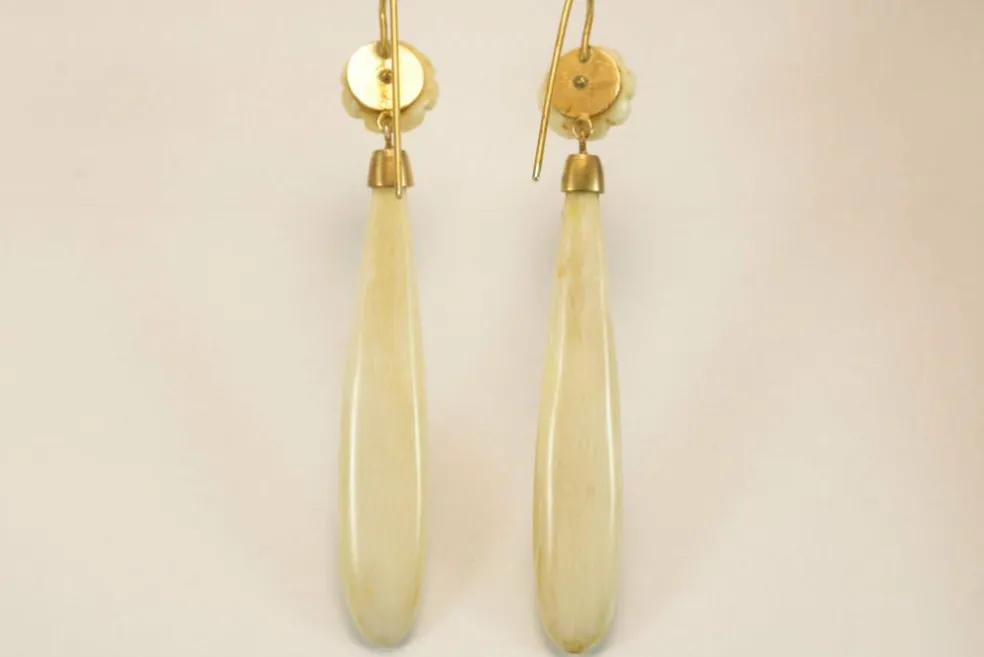 Boucles d'oreilles antiques en or piqué ivoire