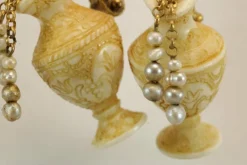 Boucles d'oreilles antiques en or sculptées en ivoire