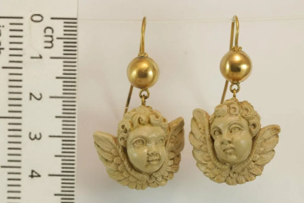 Boucles d'oreilles antiques Camées de lave