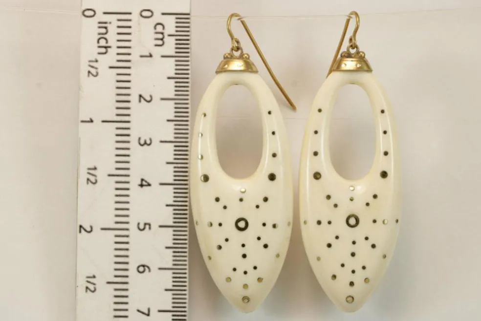 Boucles d'oreilles antiques en or piqué ivoire