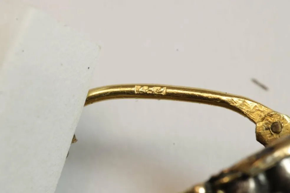 Boucles d'oreilles antiques en or jaune émeraude et diamant