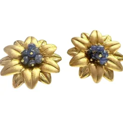 BOUCLES D'OREILLES AU DESIGN CONTEMPORAIN DU XXE SIÈCLE EN OR 18 KT AVEC SAPHIRS