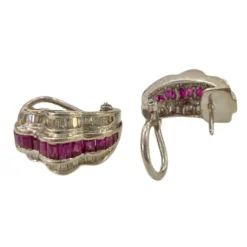 Boucles d'oreilles au design contemporain or jaune diamants et rubis