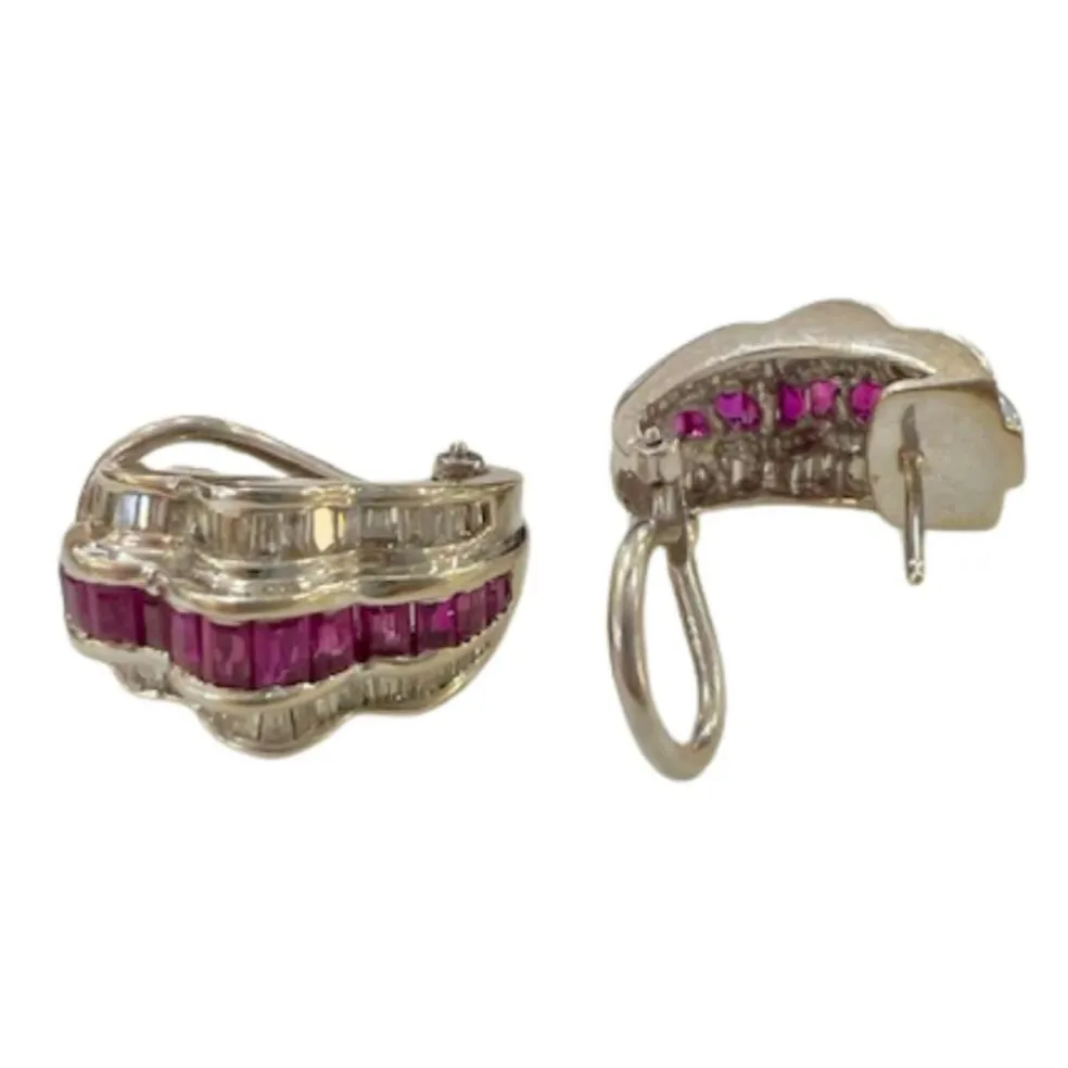 Boucles d'oreilles au design contemporain or jaune diamants et rubis