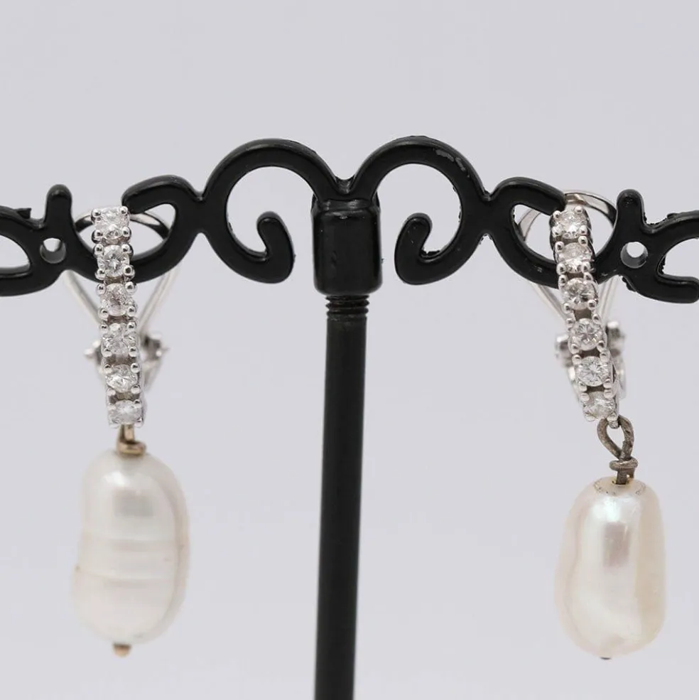 Boucles d'oreilles avec perles baroques et diamants