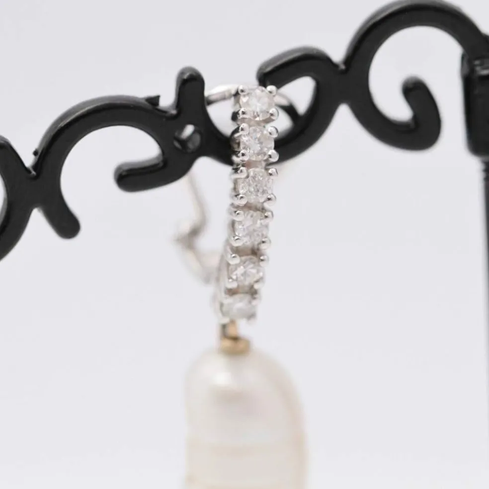 Boucles d'oreilles avec perles baroques et diamants