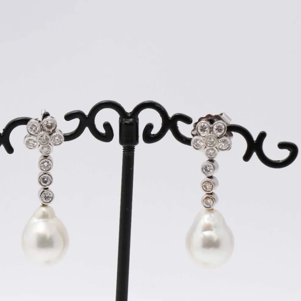 Boucles d'oreilles avec perle d'Australie et diamants
