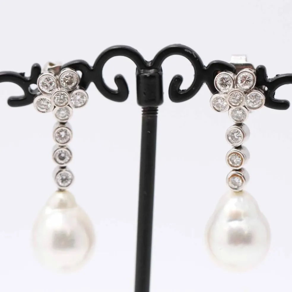 Boucles d'oreilles avec perle d'Australie et diamants
