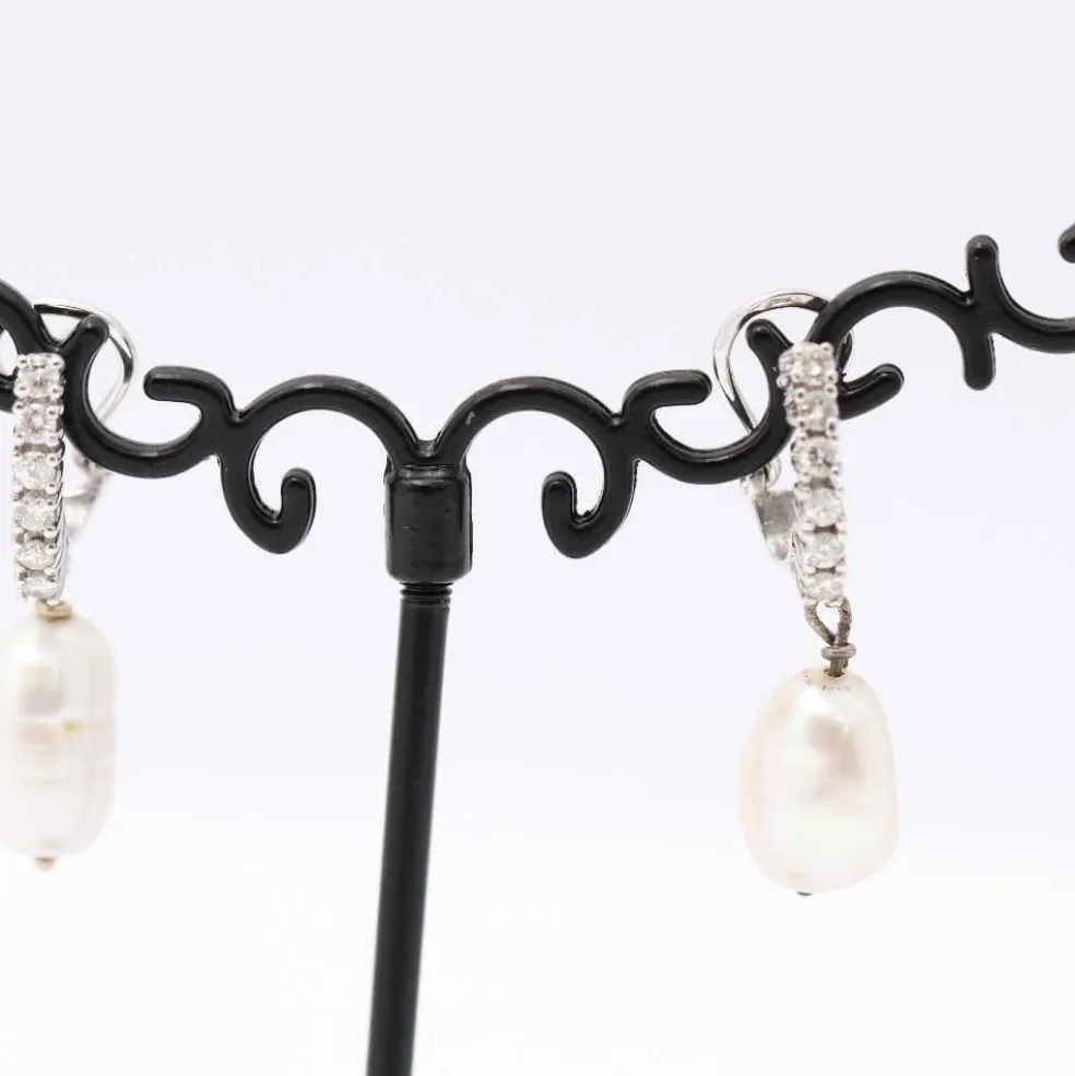 Boucles d'oreilles avec perles baroques et diamants
