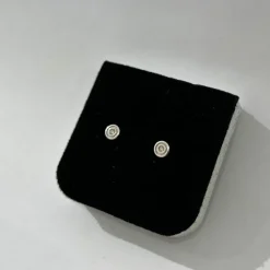 Boucles d’oreilles boutons or blanc diamants
