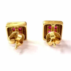 BOUCLES D'OREILLES CARREES RUBIS