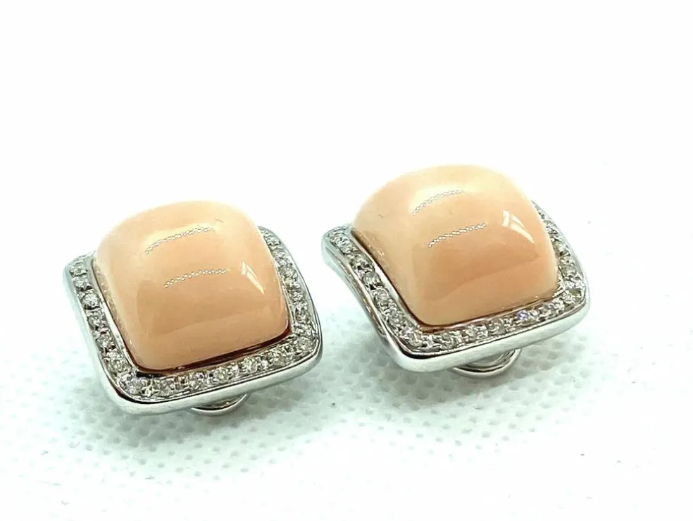 Boucles d'oreilles carrées corail et diamants