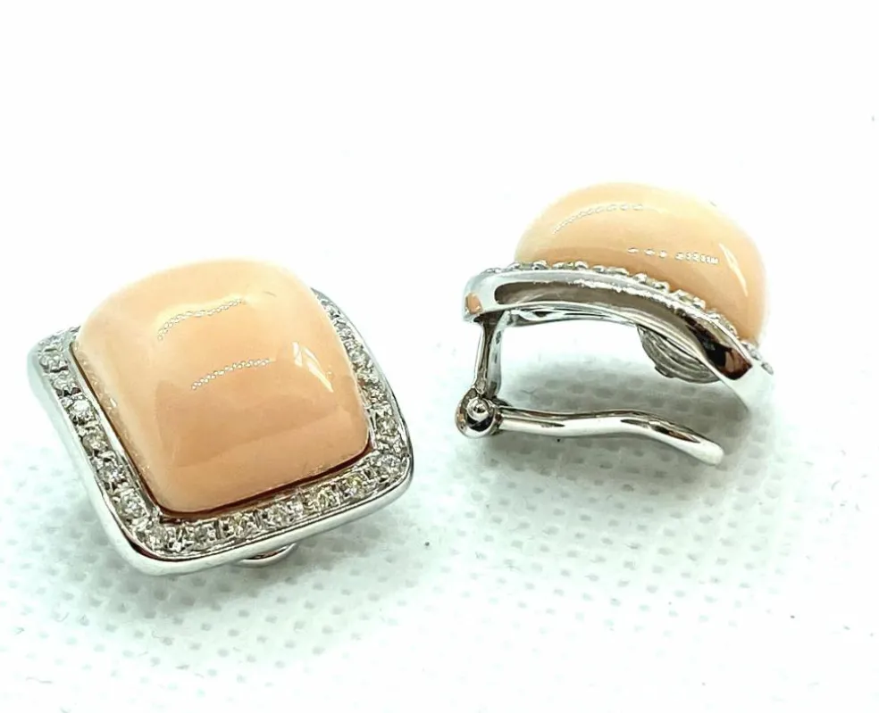 Boucles d'oreilles carrées corail et diamants