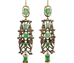 Boucles d'oreilles catalanes antiques en or, diamants et émeraudes