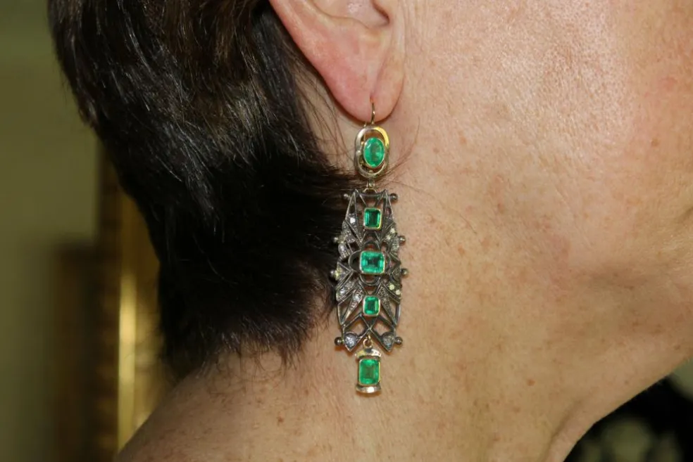 Boucles d'oreilles catalanes antiques en or, diamants et émeraudes