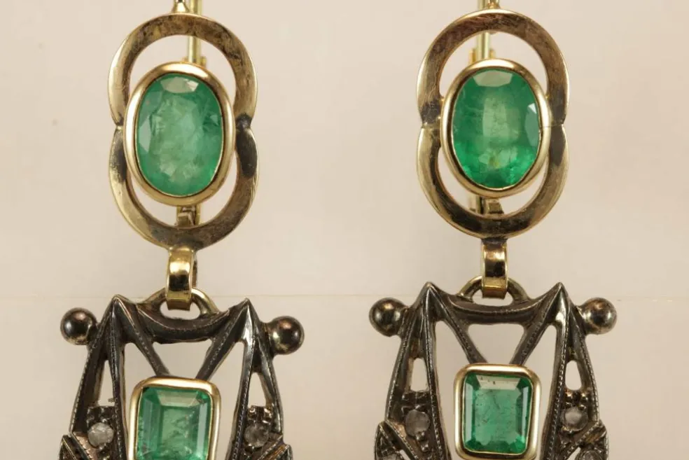 Boucles d'oreilles catalanes antiques en or, diamants et émeraudes