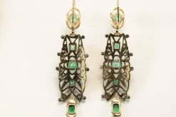 Boucles d'oreilles catalanes antiques en or, diamants et émeraudes