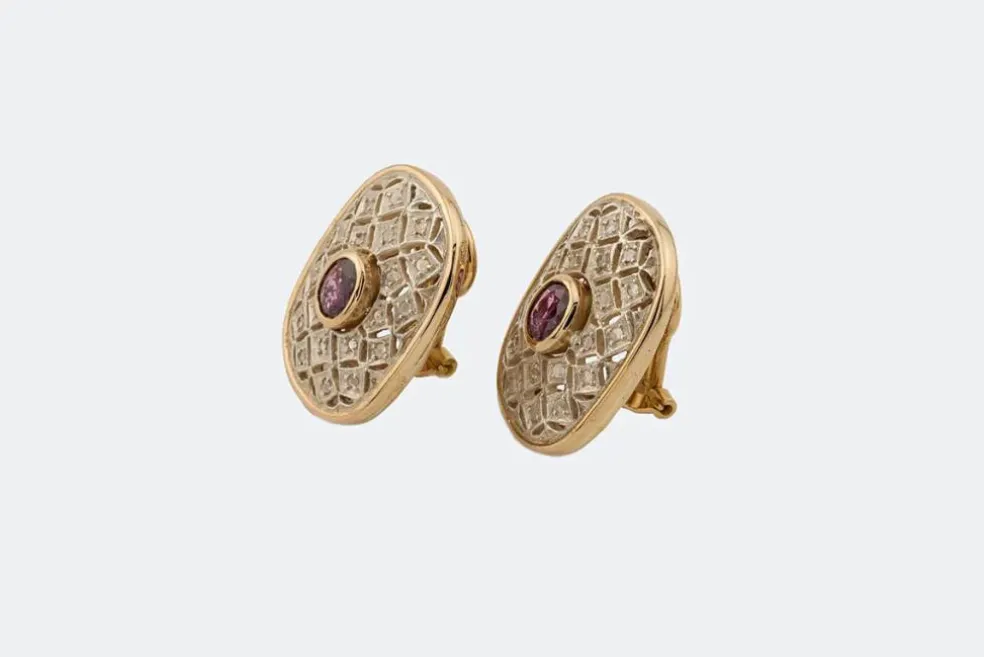 Boucles d'oreilles clips en or jaune et argent avec huit-huit diamants et améthystes