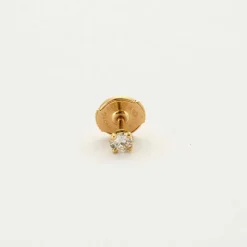 Boucles d’oreilles clou or jaune 18 carats sertie d’un diamant