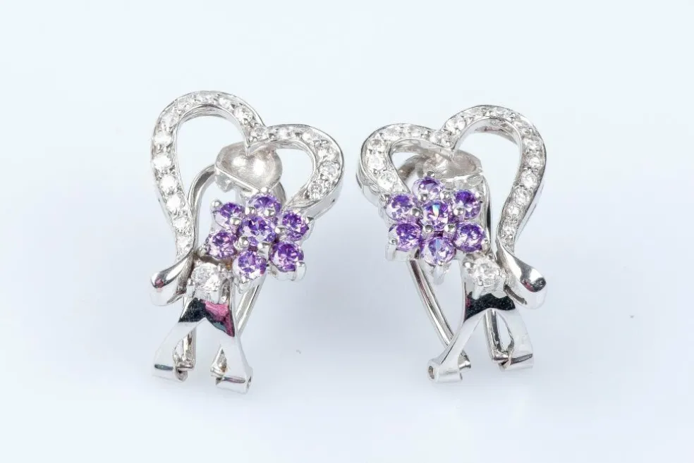 Boucles d'oreilles coeurs et fleurs en or blanc 18 carats