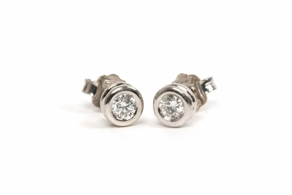 Boucles d'oreilles contemporaines or blanc, diamants