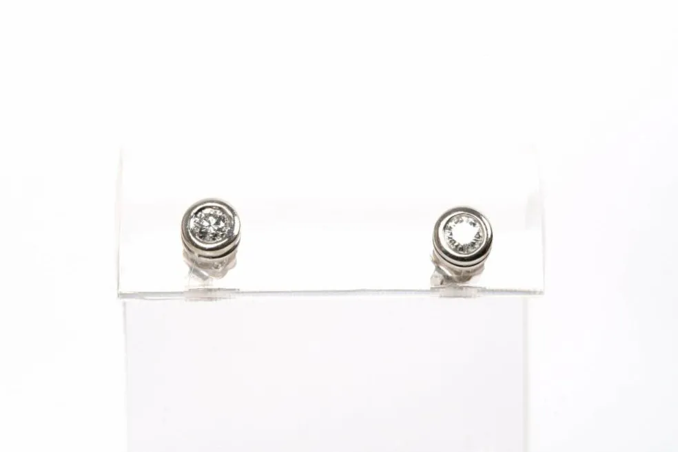 Boucles d'oreilles contemporaines or blanc, diamants