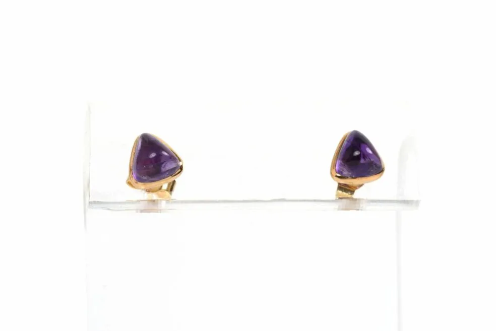 Boucles d'oreilles contemporaines en or jaune 18 carats serties d'améthystes
