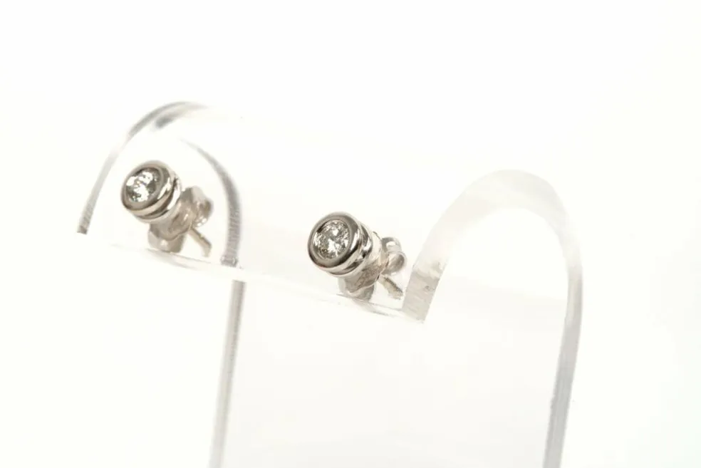 Boucles d'oreilles contemporaines or blanc, diamants