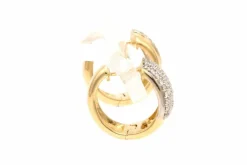 Boucles d'oreilles contemporaines en or jaune 18 carats serties de diamants