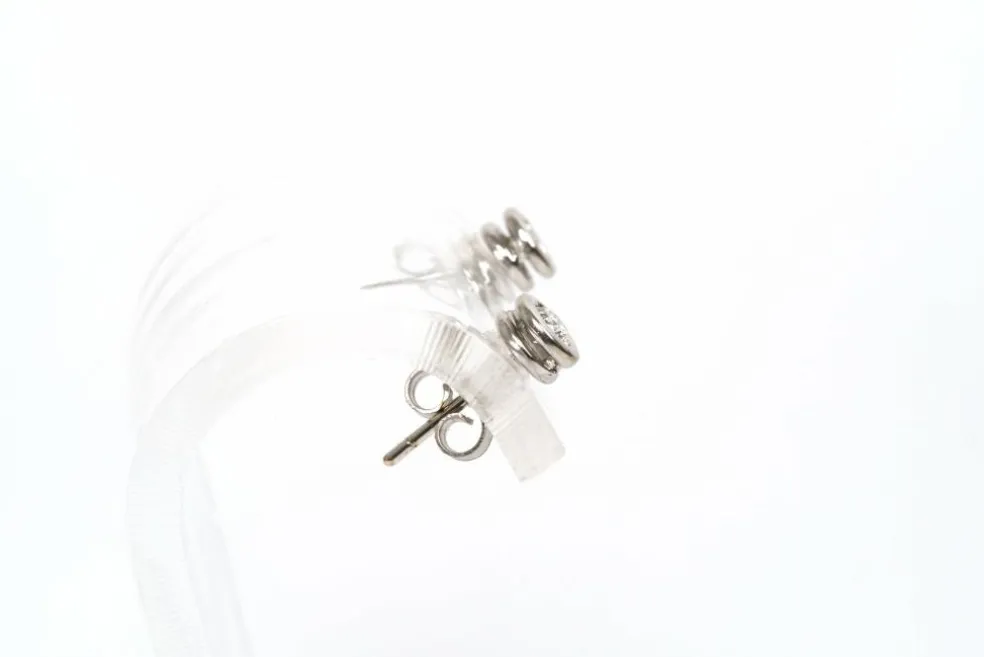 Boucles d'oreilles contemporaines or blanc, diamants