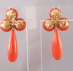 BOUCLES d'OREILLES CORAIL MEDITERRANEEN 3 CABOCHONS et 1 POIRE PENDANTE