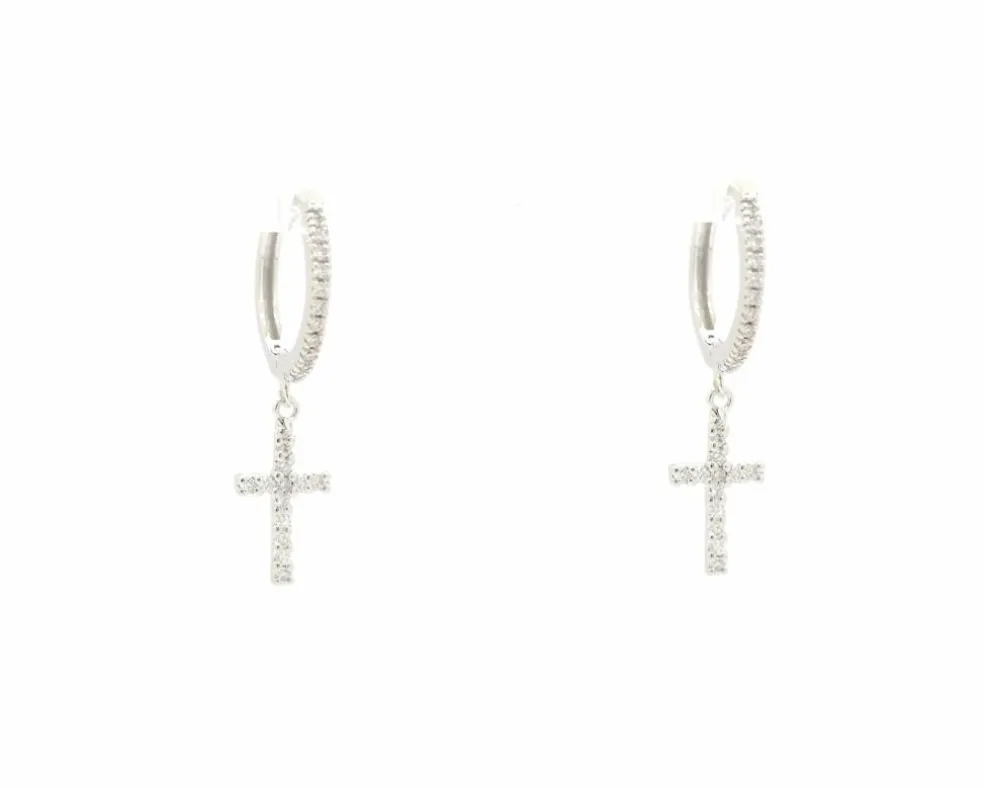 Boucles d'oreilles croix en or blanc avec diamants