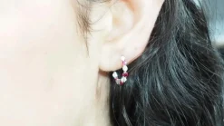 Boucles d'oreilles créoles en or blanc, rubis et diamants