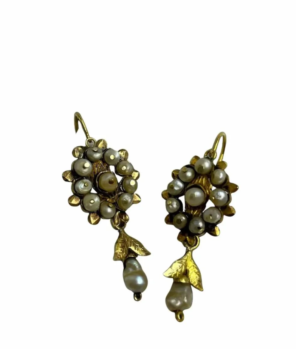 Boucles d'oreilles dalmates avec perles naturelles, XIXe siècle