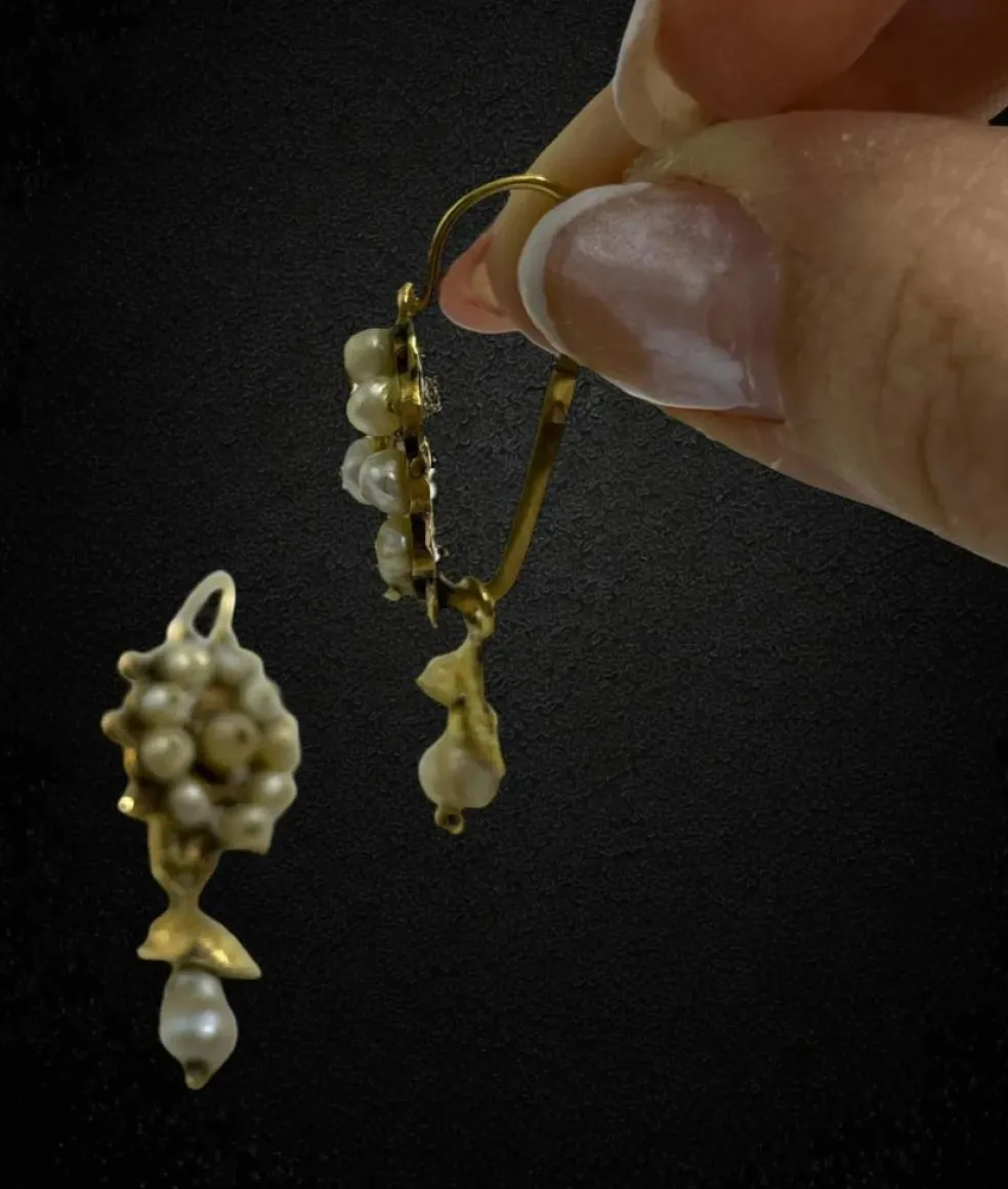 Boucles d'oreilles dalmates avec perles naturelles, XIXe siècle
