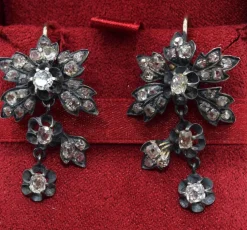 Boucles d'oreilles de l'époque victorienne