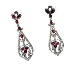 Boucles d'oreilles de style Art Déco en platine avec diamants et rubis.