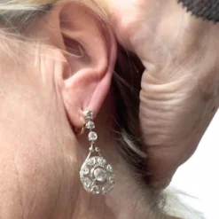 Boucles d'oreilles design Art Déco en or jaune et platine avec diamants