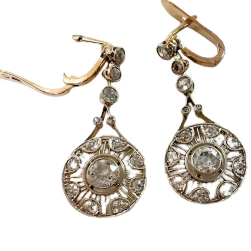 Boucles d'oreilles design Art Déco en or jaune et platine avec diamants