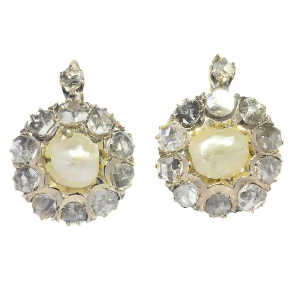 Boucles d'oreilles, diamants et perles naturelles