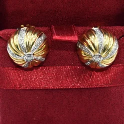 Boucles d'oreilles diamants en or jaune des années 1970