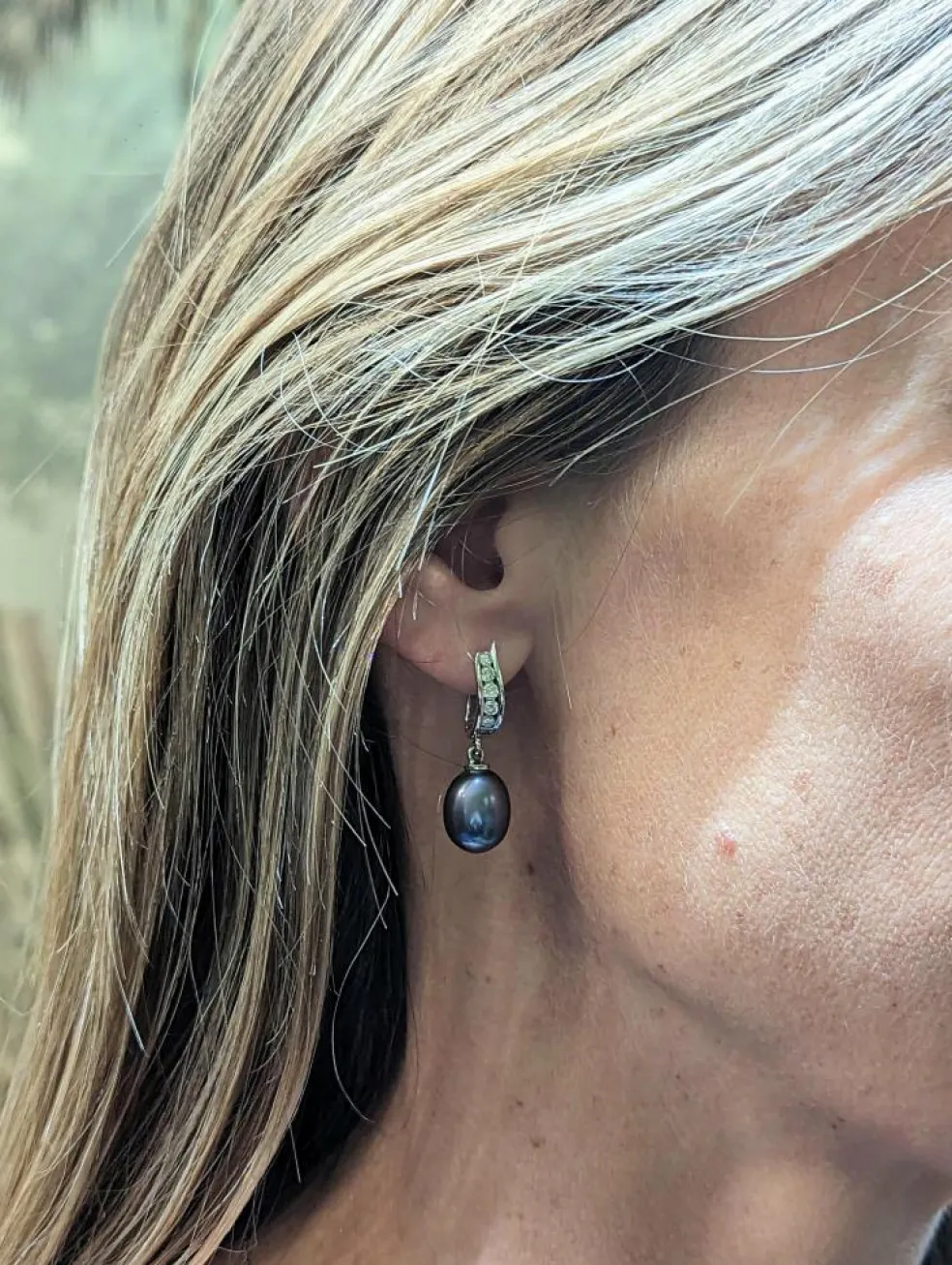 Boucles d'oreilles diamants et perles grises
