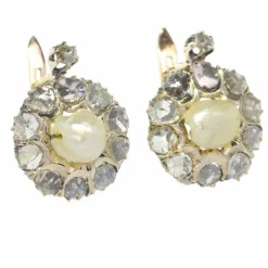 Boucles d'oreilles, diamants et perles naturelles