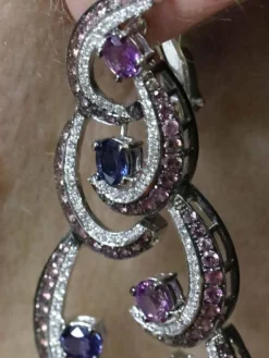 Boucles d'oreilles diamants saphirs roses et bleus