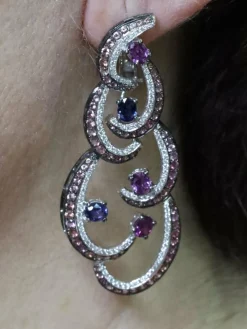 Boucles d'oreilles diamants saphirs roses et bleus