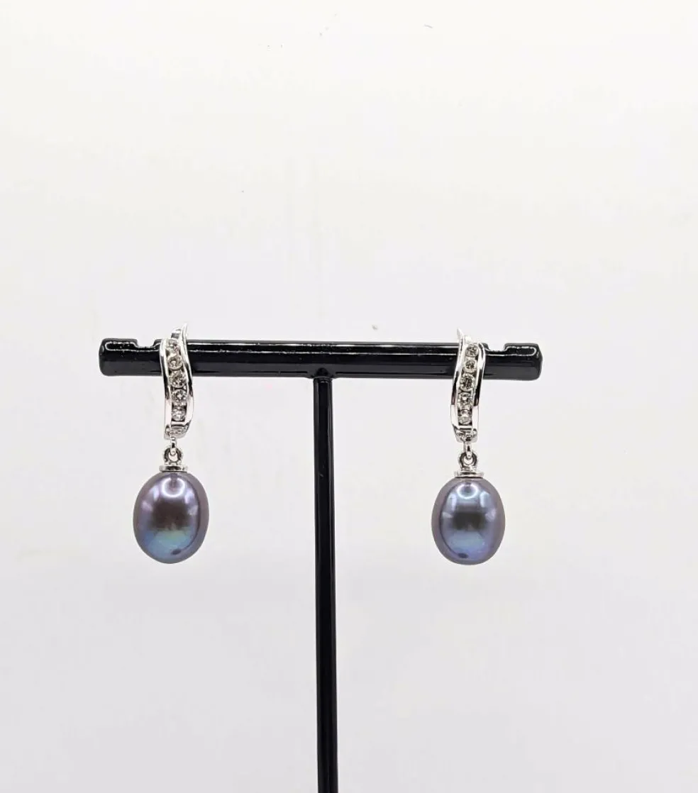 Boucles d'oreilles diamants et perles grises