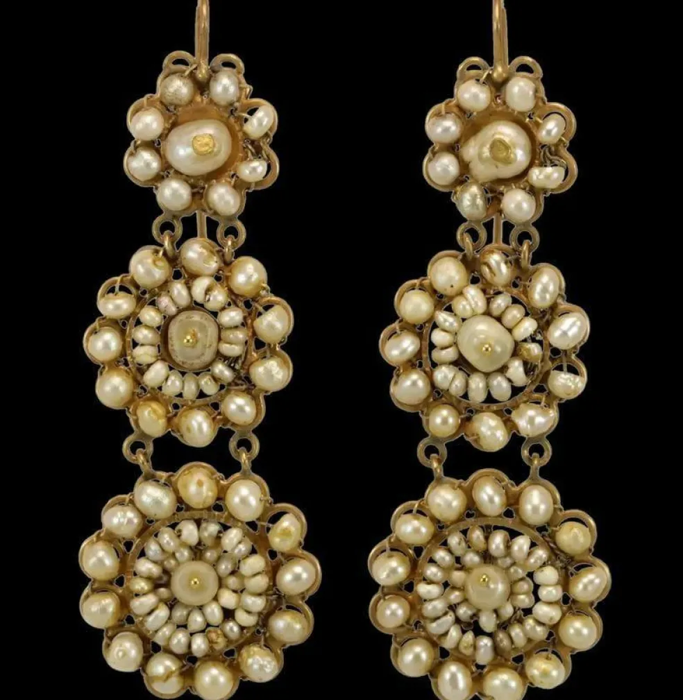 Boucles d'oreilles dorées perles anciennes