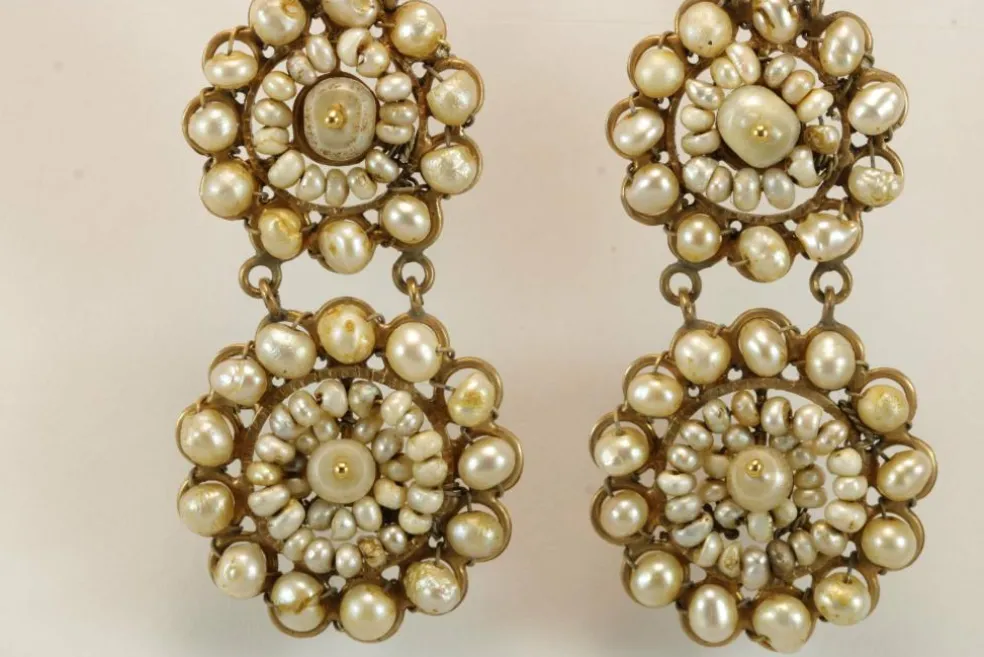 Boucles d'oreilles dorées perles anciennes